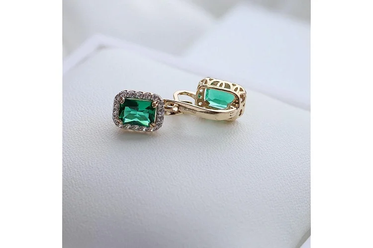 Серьги из красного золота с 2 изумрудами и 36 фианитами