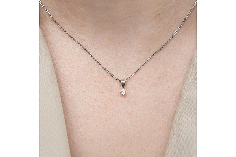 Подвеска из белого золота с бриллиантом