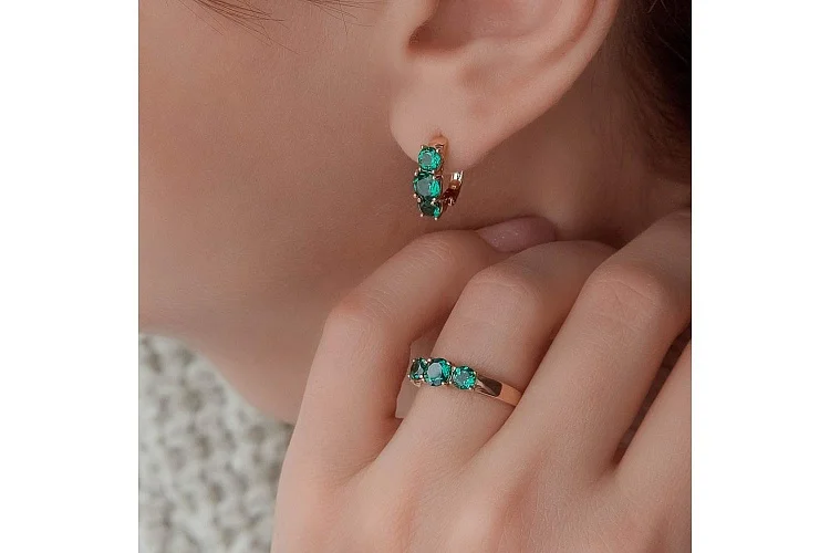 Серьги из красного золота с 6 изумрудами