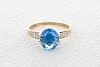 Кольцо из красного золота с топазом swiss и 30 фианитами