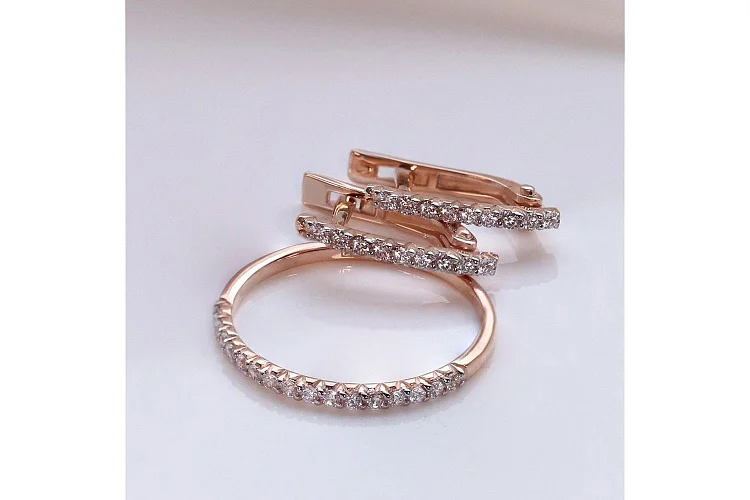 Кольцо Дорожка из красного золота с 16 фианитами