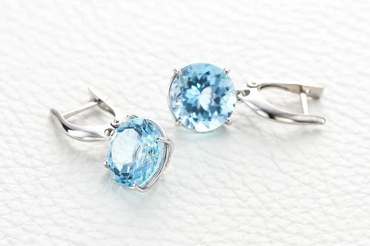 Серьги из белого золота с 2 топазами sky