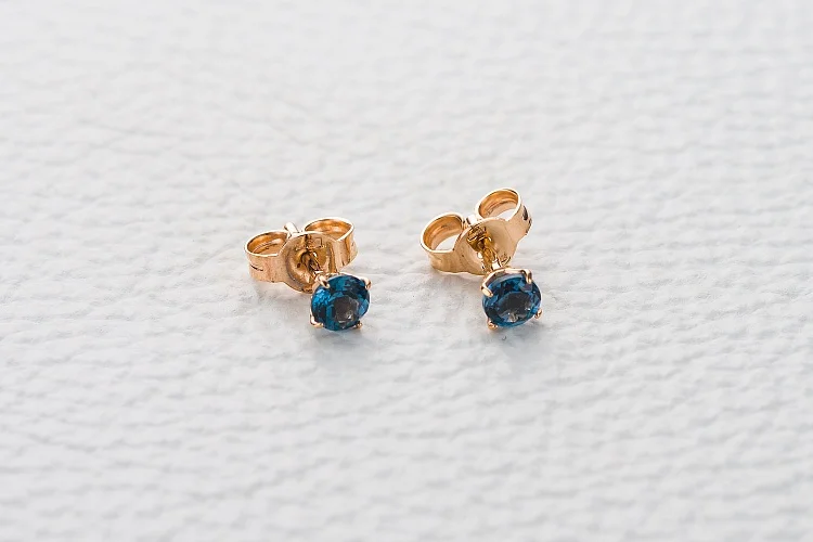 Серьги-пусеты из красного золота с 2 топазами лондон