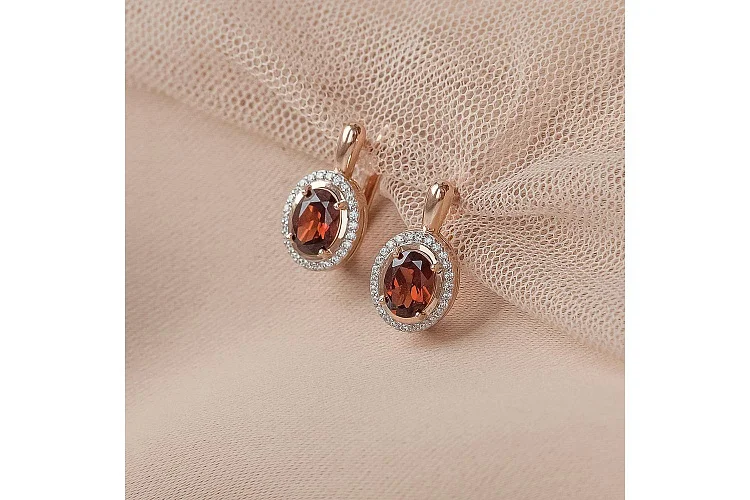 Серьги из красного золота с 2 гранатами и 52 фианитами