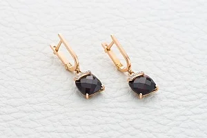 Серьги из красного золота с 2 гранатами и 10 фианитами