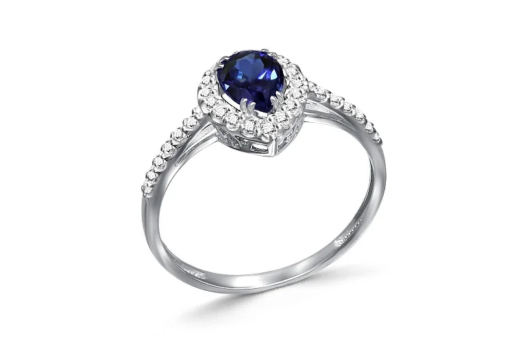 Кольцо из белого золота с корундом и 29 бриллиантами