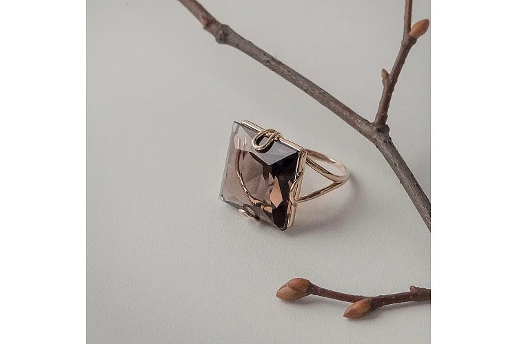 Кольцо из жёлтого золота с раухтопазом