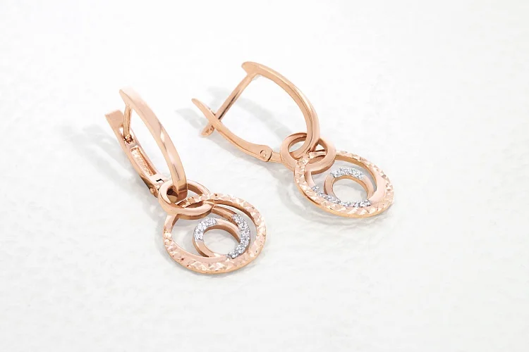 Серьги Круги из красного золота с 18 фианитами