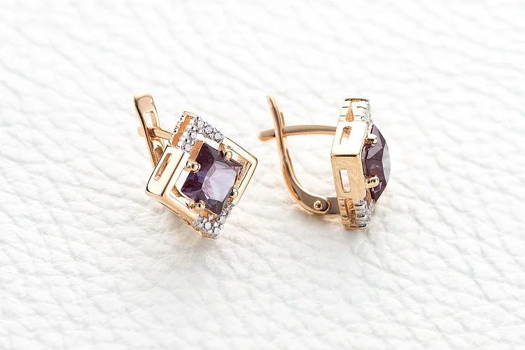 Серьги Квадраты из красного золота с 2 александритами и 20 фианитами
