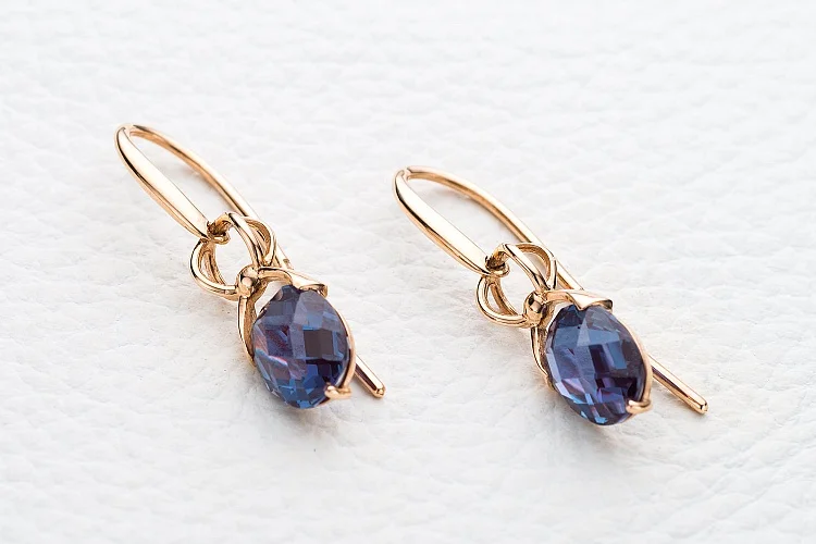 Серьги из красного золота с 2 александритами