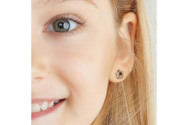 Детские серьги-пусеты Звезды из красного золота с 2 ониксами и 2 фианитами