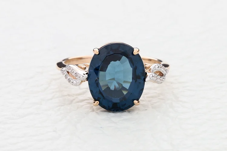 Кольцо из красного золота с ситаллом и 12 фианитами