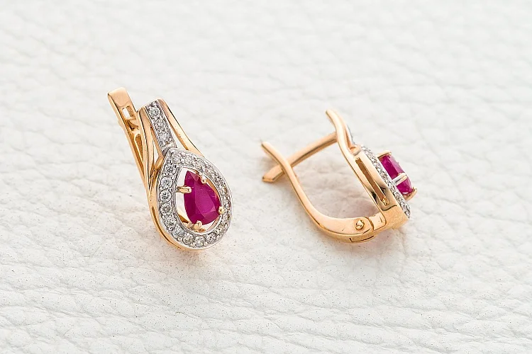 Серьги из красного золота с 2 рубинами и 42 бриллиантами