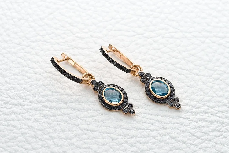 Серьги-трансформеры из красного золота с 2 топазами swiss и 70 фианитами