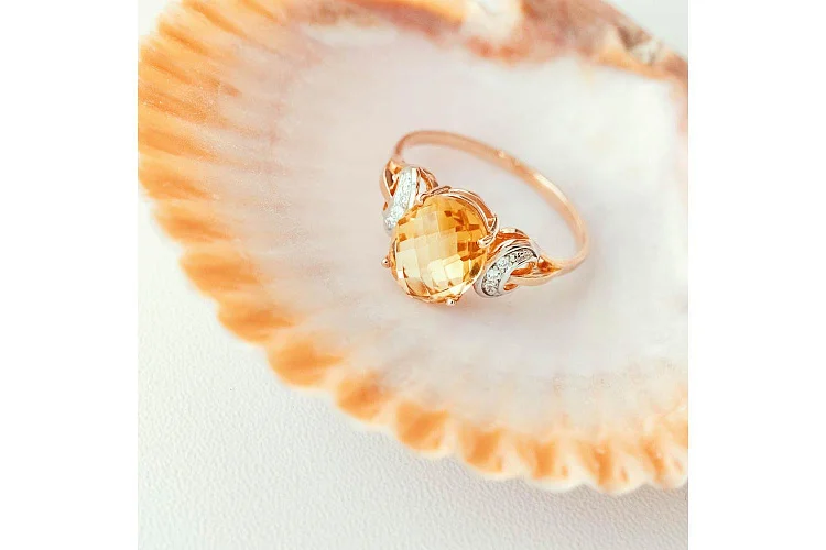 Кольцо из красного золота с цитрином и 6 фианитами