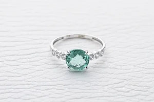 Кольцо из белого золота с кварцем и 6 фианитами