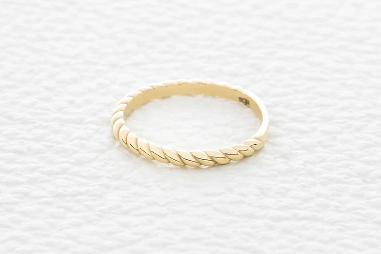 Кольцо из жёлтого золота без вставок