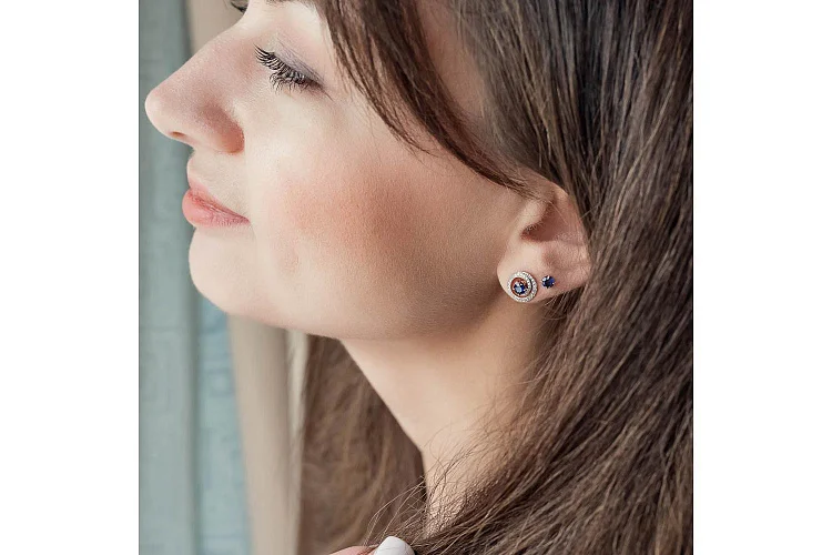 Серьги-пусеты из красного золота с 2 корундами и 72 фианитами