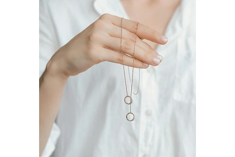 Колье Круг из красного золота с 16 фианитами