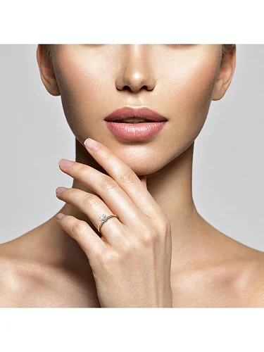 Кольцо из красного золота с муассанитом