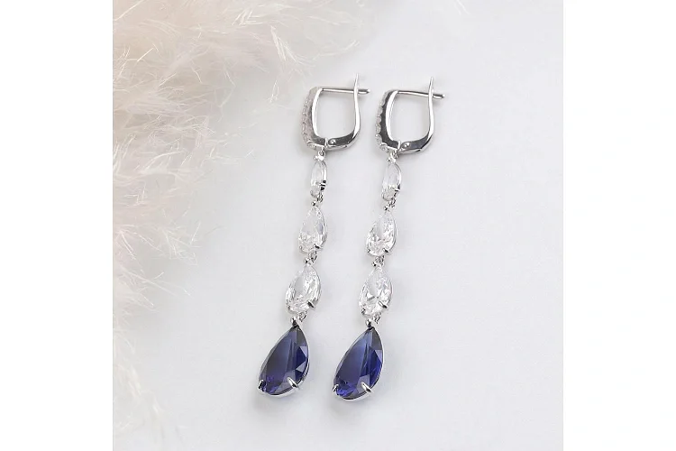 Серьги из белого золота с 2 сапфирами и 20 фианитами