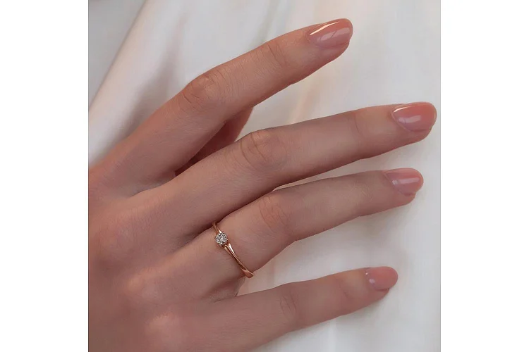 Кольцо Малинка из красного золота с 7 муассанитами