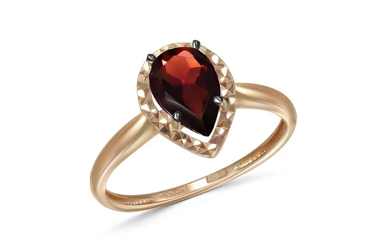 Кольцо из красного золота с гранатом