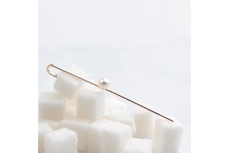 Серьга из красного золота с жемчугом