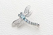 Брошь Стрекоза из белого золота с 9 топазами sky