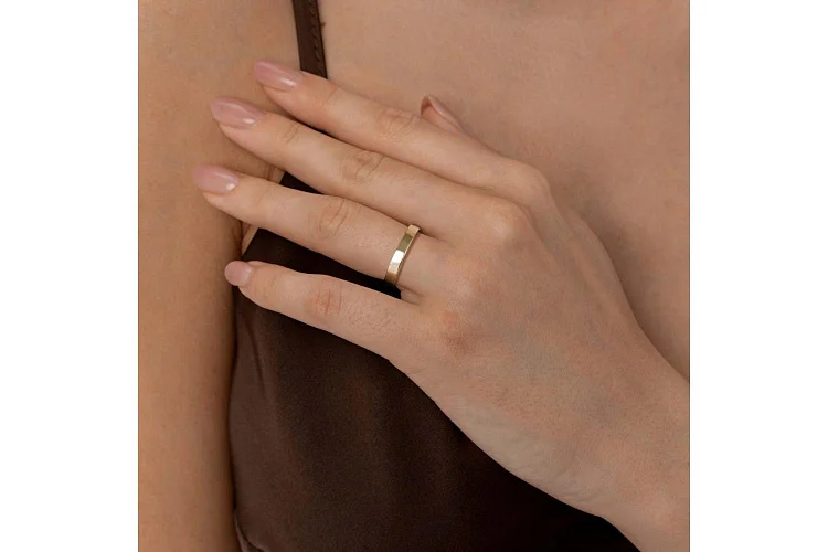 Обручальное кольцо из жёлтого золота без вставок