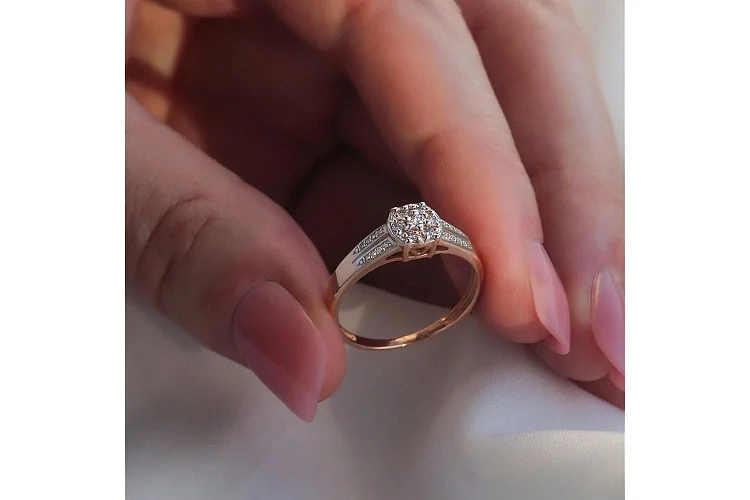 Кольцо Малинка из красного золота с 23 бриллиантами