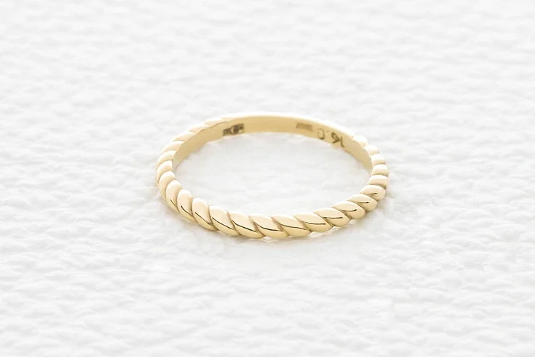 Кольцо из жёлтого золота без вставок