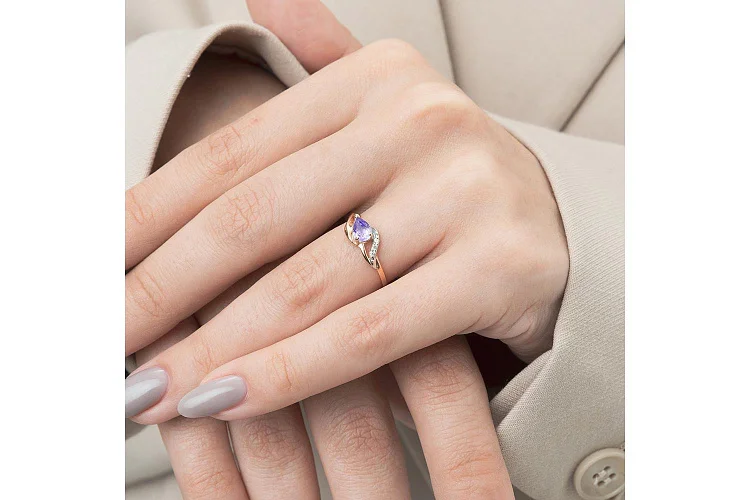 Кольцо из красного золота с аметистом и 3 фианитами