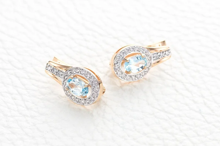Серьги из красного золота с 2 топазами sky и 42 фианитами