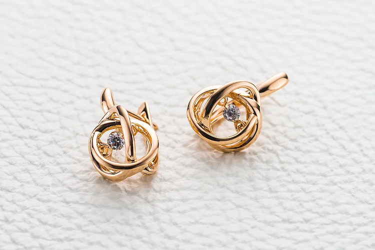 Серьги из красного золота с 2 бриллиантами