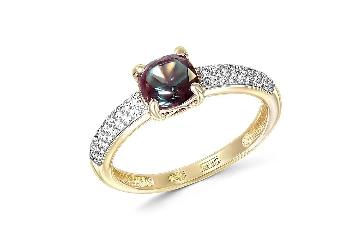 Кольцо из жёлтого золота с александритом и 50 фианитами