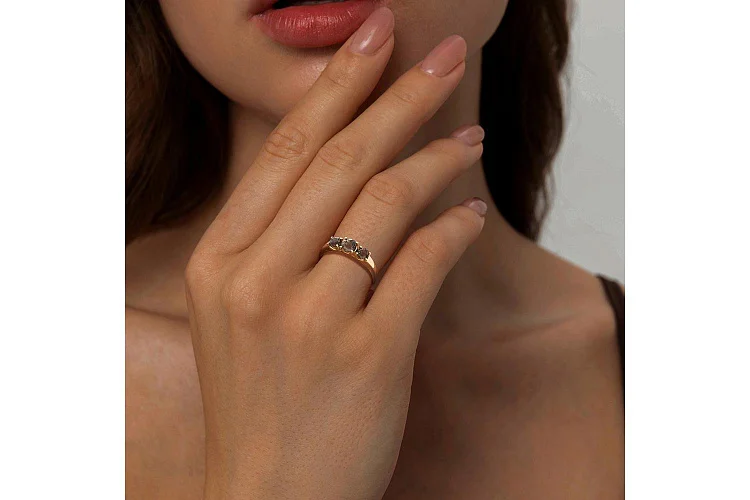 Кольцо из жёлтого золота с 3 раухтопазами