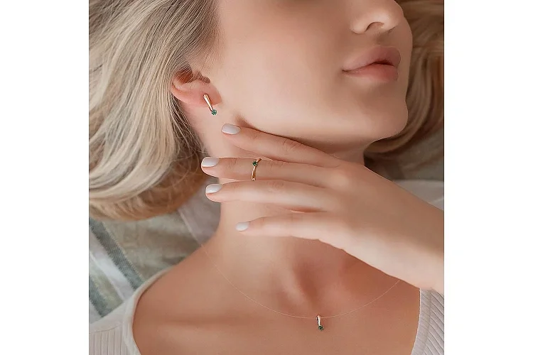 Серьги из красного золота с 2 изумрудами