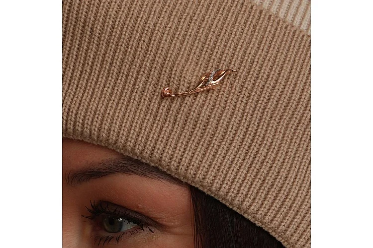 Булавка из красного золота с 6 фианитами