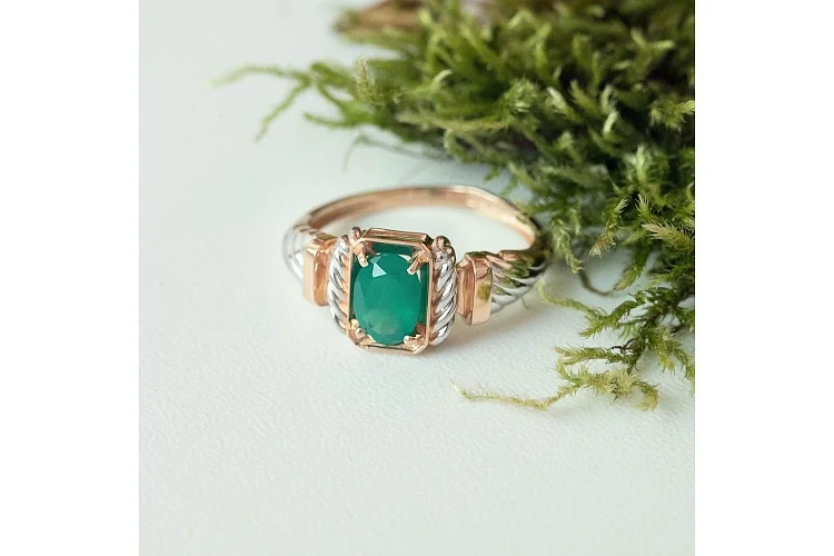 Кольцо из красного золота с хризопразом