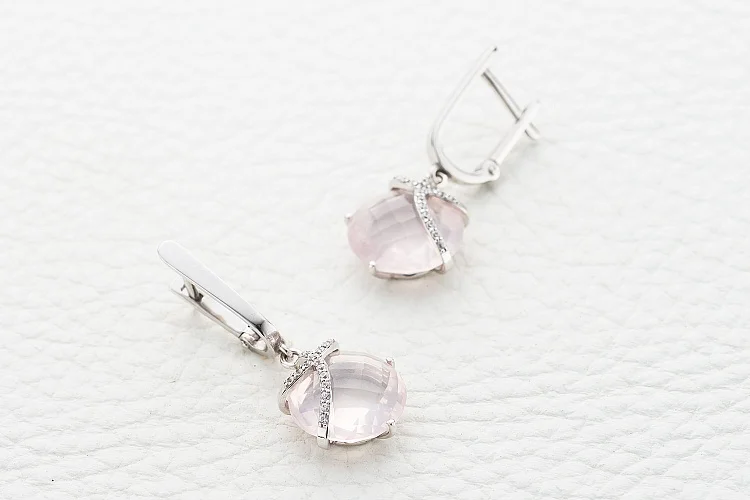 Серьги из белого золота с 2 кварцами и 32 фианитами