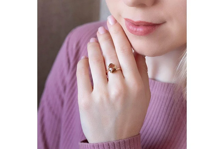 Кольцо из красного золота с султанитом