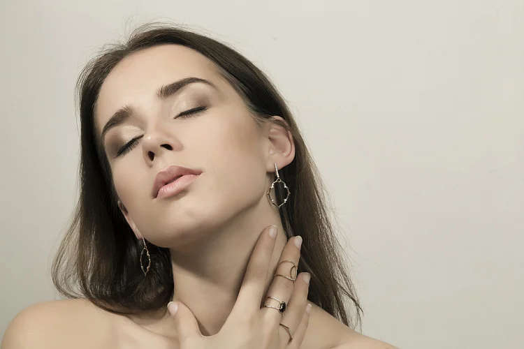 Кольцо Дорожка из красного золота с 30 фианитами