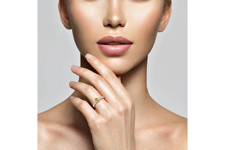 Кольцо из красного золота с султанитом и 20 фианитами