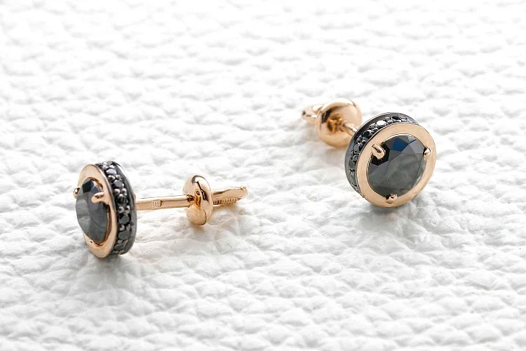 Серьги-пусеты из красного золота с 34 фианитами