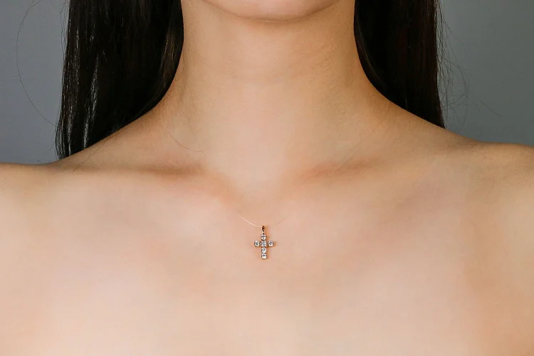 Крест из красного золота с 6 фианитами