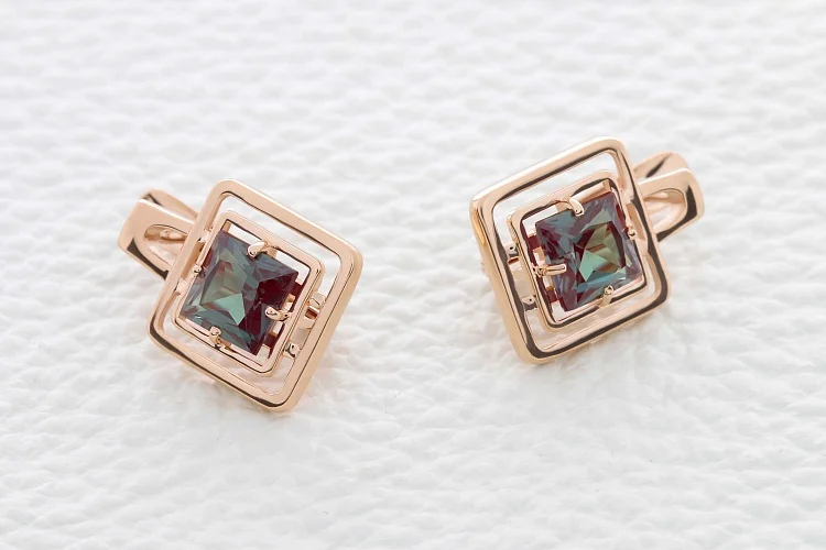 Серьги из красного золота с 2 александритами