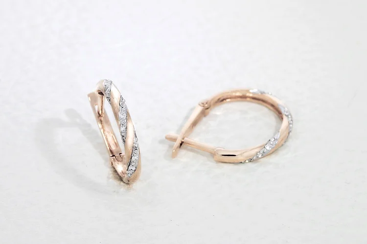 Серьги из красного золота с 30 фианитами