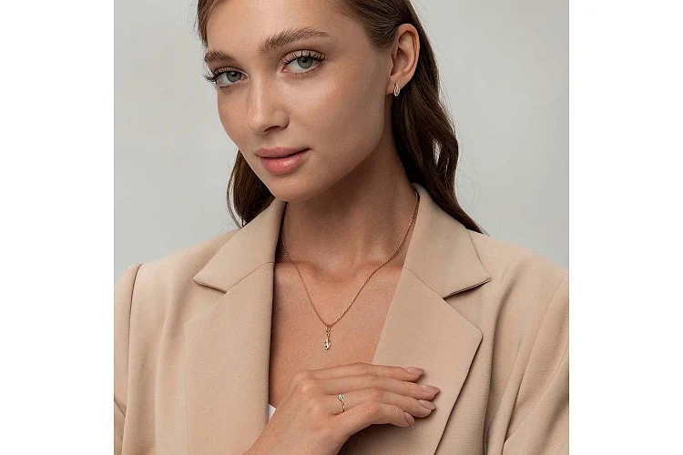 Подвеска из красного золота с изумрудом и 7 бриллиантами