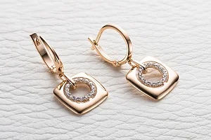 Серьги из красного золота с 28 фианитами